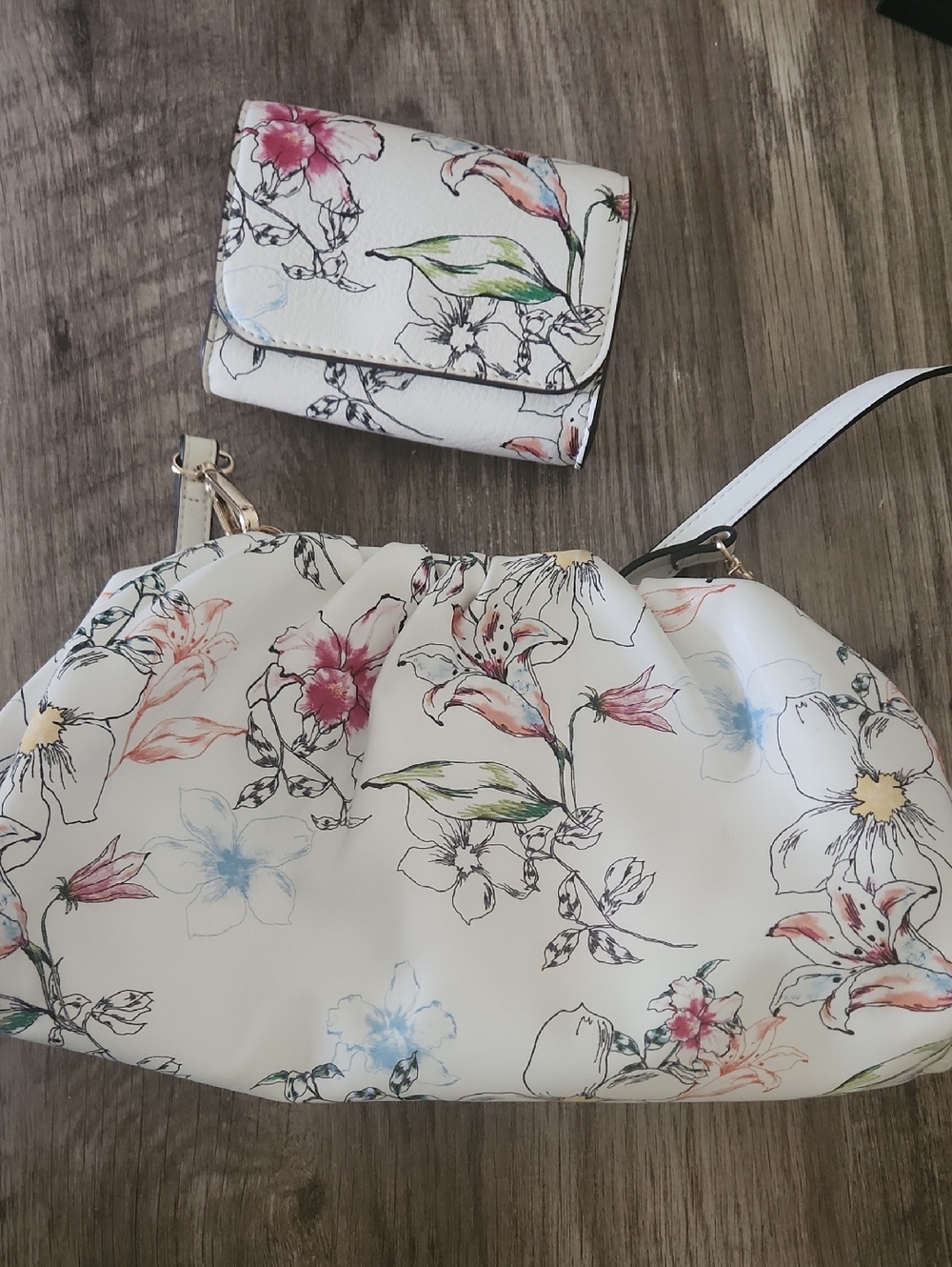 INC International Concepts White Floral Shoulder Bag with Matching Wallet